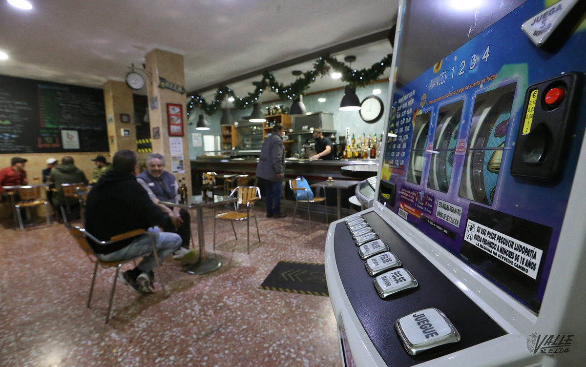 Sanidad prohíbe el uso de tragaperras y juegos de mesa en la hostelería de la Comunidad Valenciana por COVID-19 3 Sanidad prohíbe el uso de tragaperras y juegos de mesa en la hostelería de la Comunidad Valenciana por COVID-19