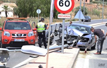 El coche ha sufrido graves daños | Jesús Cruces.