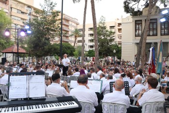 La AMCE Santa llenó de música el renovado jardín | Marta Maestre. 