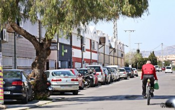 Imagen de una de las calles del polígono Salinetas | Jesús Cruces.