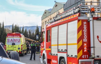 Los Bomberos y una ambulancia han llegado al lugar | J.C.