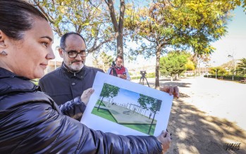 La concejala de Deportes, Patricia Martínez, y el edil de Servicios Generales, Fernando Díaz, han presentado las dos inversiones que se van a realizar | J.C.