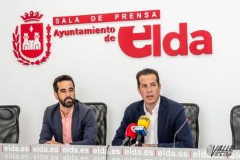 El portavoz del PSOE en las Cortes Valencianas, José Muñoz, y el alcalde de Elda, Rubén Alfaro