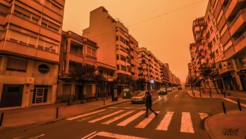 El cielo se ha teñido de naranja desde este mediodía.