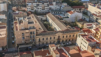 La Casa-cuartel solo acoge actualmente a tres agentes de la Guardia Civil | J.C.