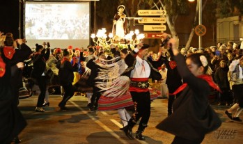 Isidro Juan y Reme Molina recrearon el baile del Platanero y la Yaya que devolvió los Moros y Cristianos a Elda | Jesús Cruces.