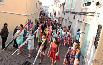 El Pregón y el Día de Banderas anuncian la proximidad de las fiestas de Moros y Cristianos de Petrer