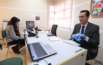 Alfaro ha acudido hoy al Instituto de Servicios Sociales, en el Severo Ochoa.