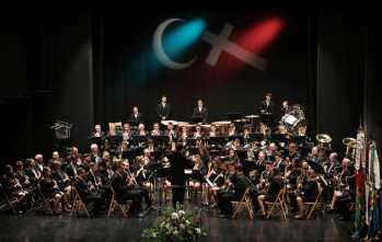 Un centenar de músicos deleitó al público con la música festera | Jesús Cruces.
