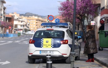 Imagen de la Policía Local de Elda haciendo una ronda.
