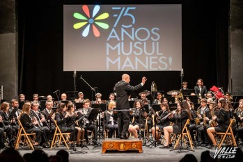 La AMCE Santa Cecilia ha ofrecido el concierto | Nando Verdú. 
