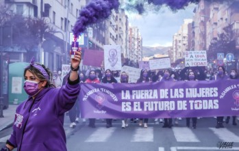 La marea morada ha recorrido Elda y Petrer tras un año de vacío | J.C.