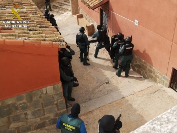 La Guardia Civil entró en los tres inmuebles del clan. 