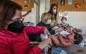 Raquel Ruiz realiza este taller que ayuda a pacientes a recordar momentos felices | J.C.