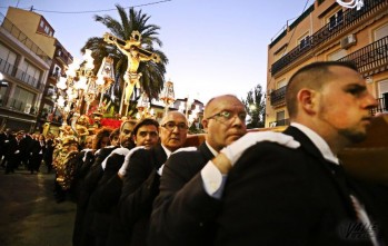 Los costaleros portaron a hombros al patrón | Jesús Cruces.