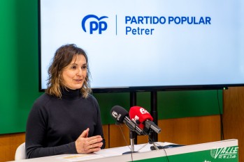 La edil popular, Nuria Chorro, ha comparecido ante los medios | Nando Verdú. 