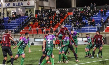  Imagen del partido Eldense-Atlético Mancha Real disputado en Elda durante la primera vuelta | J. C. 