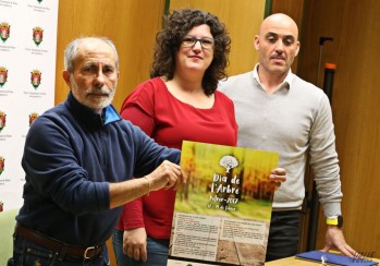 Petrer planta un pequeño bosque en homenaje a los montañeros fallecidos 