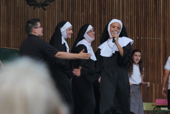 Actuación solidaria de la Escuela de Arte Dramático Olga Sanchiz Esteve en el Teatro Cervantes