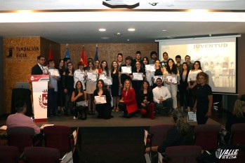 Imagen de familia de los premiados en 2023 | Archivo Valle de Elda J.C.