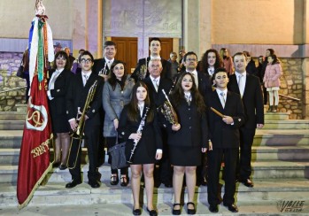 Los ocho nuevo educandos posan junto a su presidente y la edil de Cultura, Nieves López | Jesús Cruces.