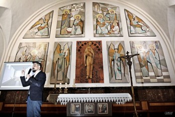 López describió las singularidades del retablo, a sus espaldas | Jesús Cruces.