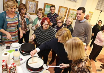 El grupo de conversación de francés de Elda celebró el día de la Candelaria con una degustación de crepes