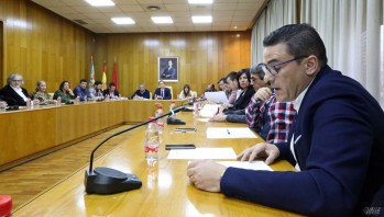 Pedro García defendió la moción durante el pleno | Jesús Cruces.