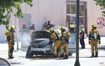 Arde un vehículo en la Avenida del Mediterráneo