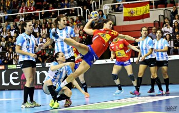 Las españolas arrollaron a las argentinas en su primer partido en Elda |Jesús Cruces.