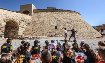 Los Embajadores han recreado las batallas históricas en el Castillo de Elda.