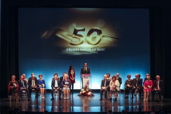 Un total de 15 matrimonios recibirán un homenaje en el Teatro Castelar. 