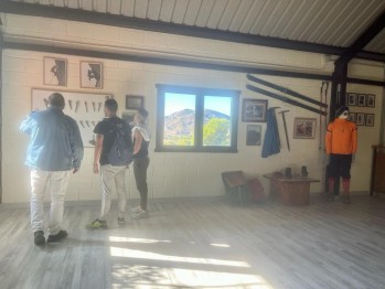 El Club Alpino Eldense inaugura una exposición. 