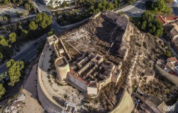 Imagen panorámica del castillo de Elda.