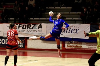 El Elda Prestigio no pudo ganar | BM. Porriño.