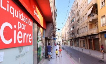 La calle Dahellos cada vez tiene menos negocios abiertos.