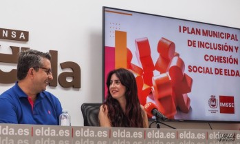 El director de Equalitat, José Luis Sahuquillo, y la concejala de Bienestar Social, Alba García | J.C.