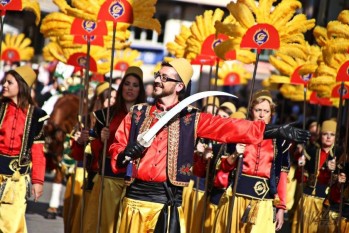 Los Moros y Cristianos constituyen uno de los mayores reclamos de la población | Jesús Cruces.