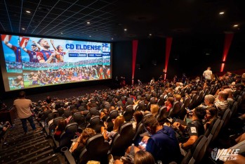 Centenares de personas acudieron al estreno | Nando Verdú. 