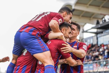 El Deportivo quiere asegurar la permanencia venciendo al Levante en Elda | Nando Verdú.