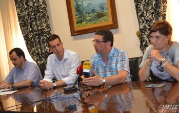 Los alcaldes de Elda y Petrer han presentado la Proposición en el ayuntamiento eldense | A.J.