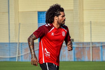 Aridane Hernández entrena con el CD Eldense mientras encuentra equipo | CD Eldense. 