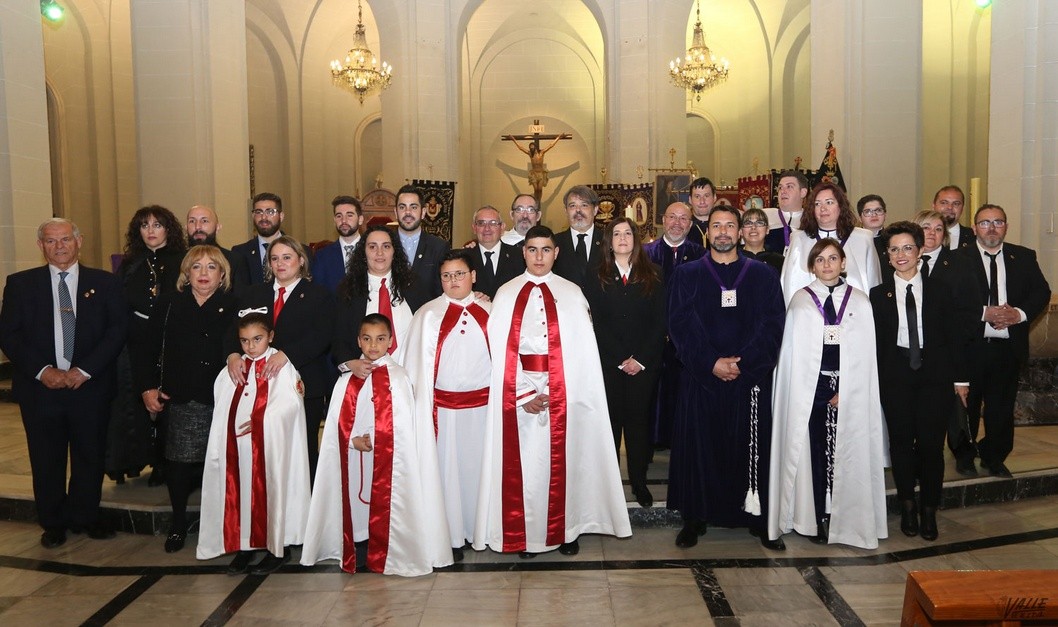 La Semana Santa eldense da una calurosa bienvenida a 30 nuevos cofrades La Semana Santa eldense da una calurosa bienvenida a 30 nuevos cofrades