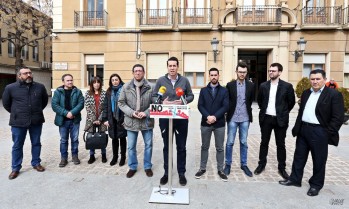 Los socialistas de la comarca piden la derogación de la ley que recorta competencias a los municipios