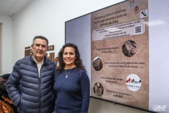 El edil de Cultura, Amado Navalón, y la vocal de la Agrupación de AMPAS, Belén Maestre, han presentado las actividades | J.C.