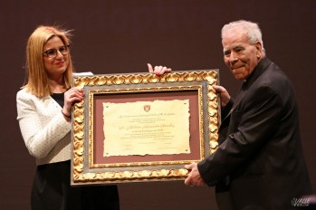 Navarro ha entregado el reconocimiento a Rocamora.