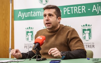 El portavoz de Ciudadanos de Petrer, Víctor Sales, ha solicitado más plazas de Policía Local | J.C. 