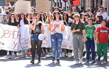 La manifestación ha concluido a las puertas del Ayuntamiento de Elda | Jesús Cruces.