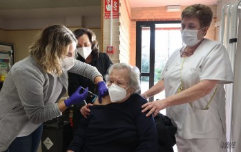 Juana Clemente, de 94 años, ha sido una de las personas que ha recibido la vacuna.