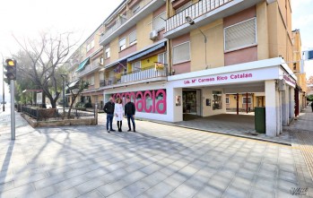 La zona, ahora reformada y con acera, permitía antes que estacionasen los vehículos  | Jesús Cruces.